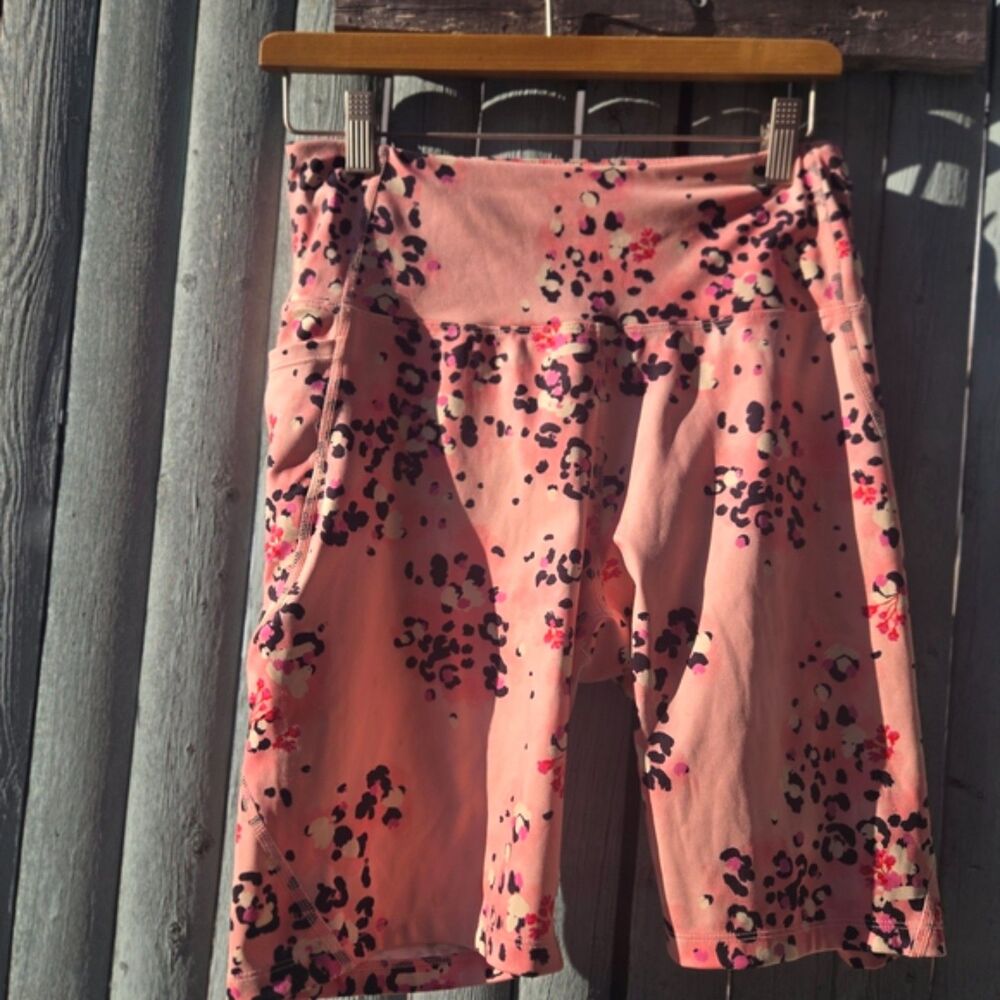 Peach Floral Athletic Shorts – N Brand Athleisure Pull-On Lounge Fit